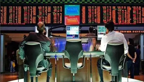 新手怎样看盘，学会看尾盘和收盘价，判断股价走势？ how-do-newbies-look-at-the-market-learn-to-see-the-closing-and-closing-prices-and-judge-the-stock-price-trend